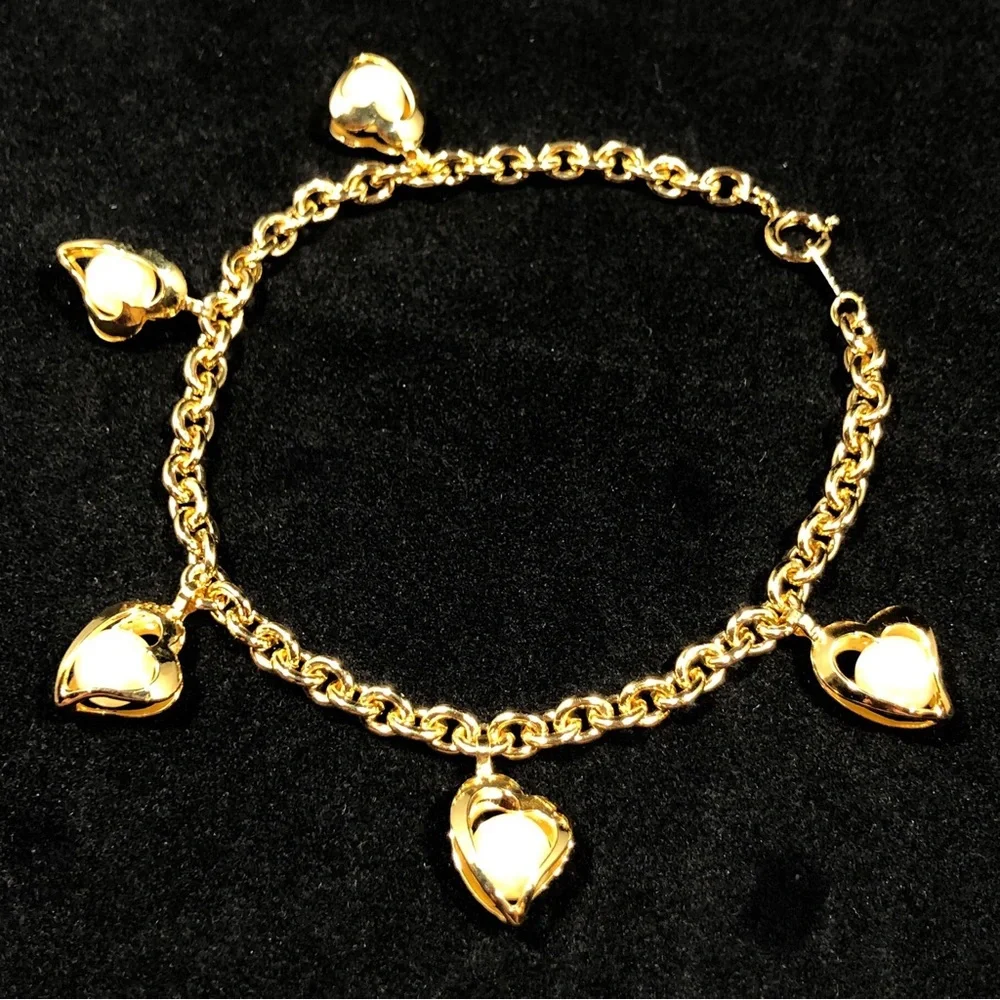 BRACELET - GOLD-TONE CHAIN WITH 5 HEARTS EACH HOLDING A FAUX PEARL - Picture 5 of 10